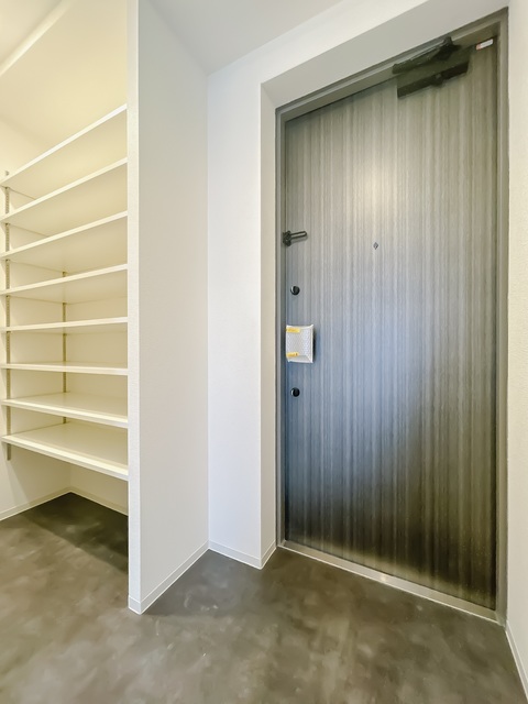 玄関　※写真は同タイプ住戸です。