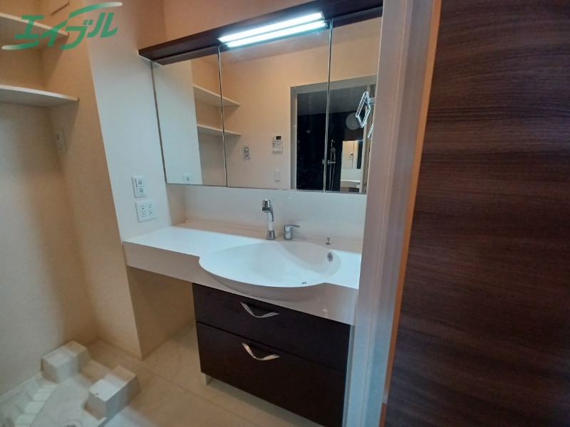 洗面設備　同型参考写真