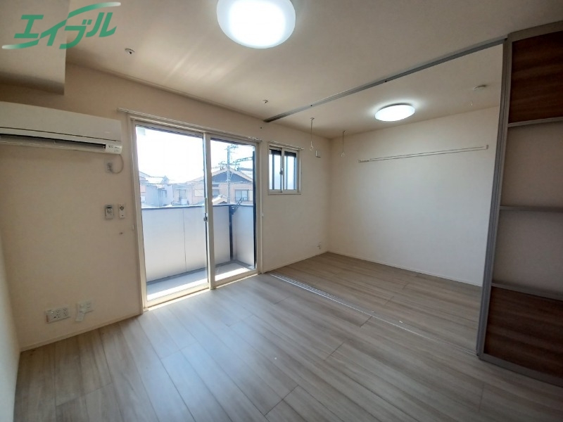 居室・リビング　同型参考写真