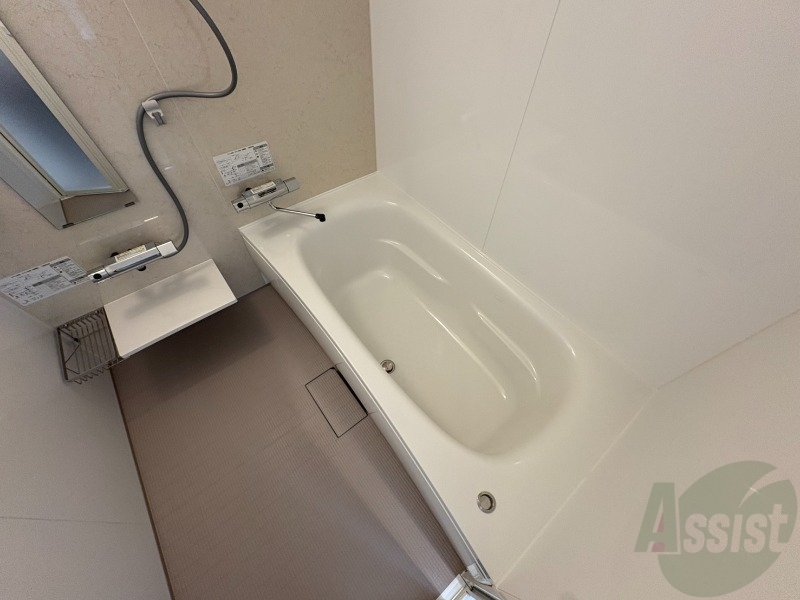 バス・シャワールーム　お風呂になります。一日の疲れを癒してくださいね。