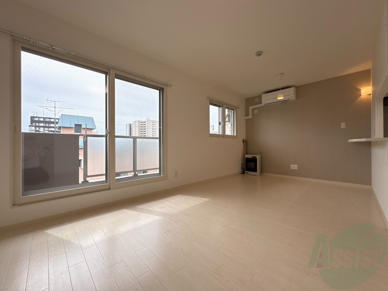 居室・リビング　広々としたリビングですね。使い勝手がよさそうですね！