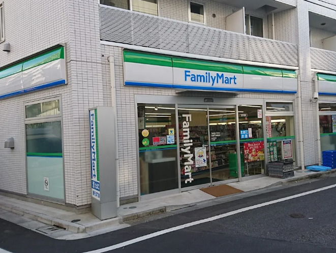 コンビニ　ファミリーマート 南山堂千川駅前店（コンビニ）まで250m