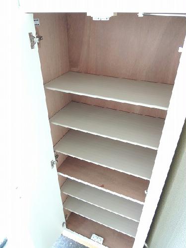 玄関　下駄箱もたくさん収納可能