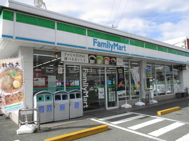 コンビニ　ファミリーマート（コンビニ）まで580m