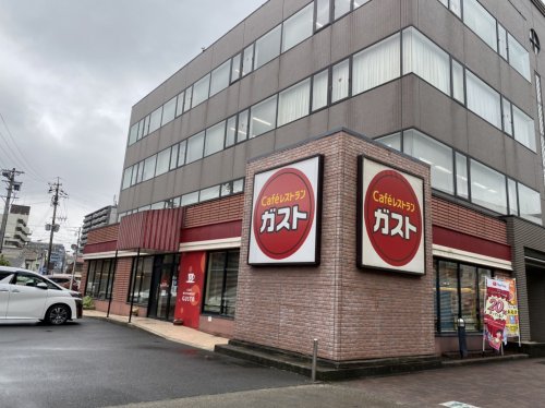 飲食店　ガスト 水主町店（飲食店）まで155m