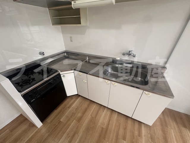 キッチン　コンパクトなキッチンで掃除もラクラク