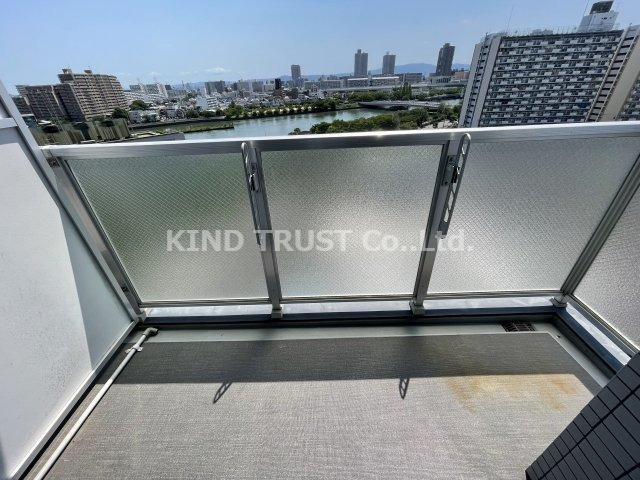 バルコニー　お洗濯にも便利なバルコニー付き