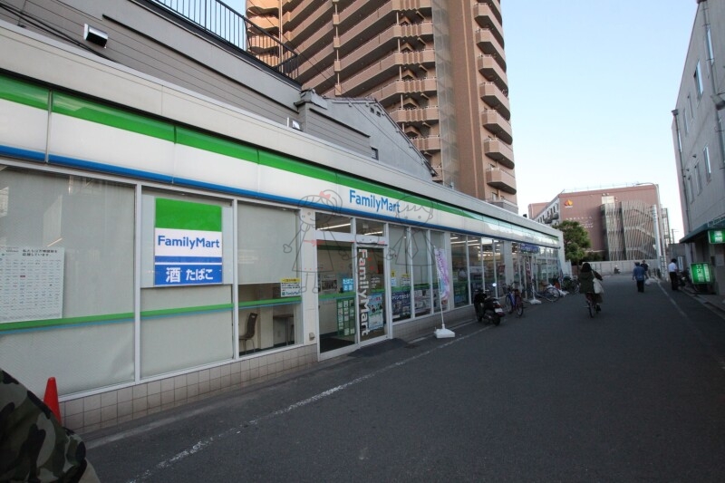 コンビニ　ファミリーマート我孫子道駅前店（コンビニ）まで369m