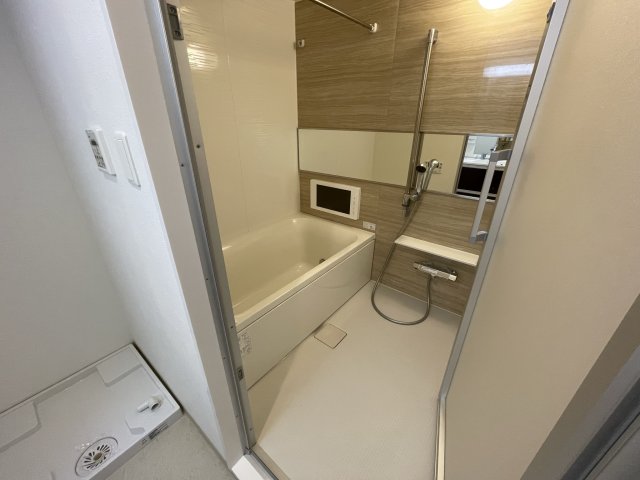 バス・シャワールーム　同建物反転タイプを表示しています