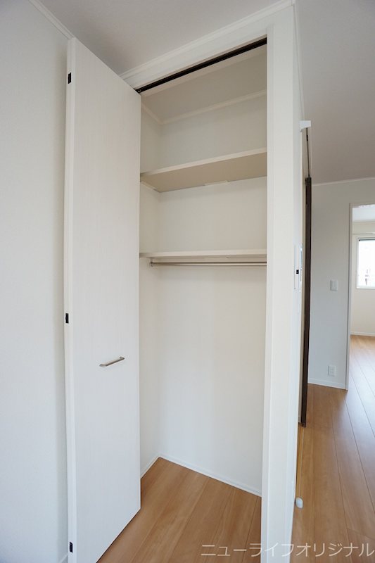 その他設備　LDK収納/よく使う上着やカバン、日用品の収納に便利です☆