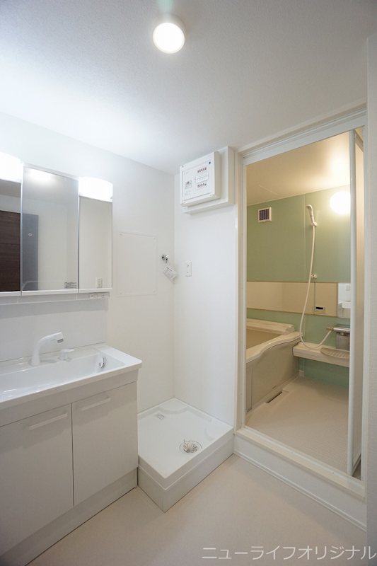 洗面設備　三面鏡収納付き、洗髪洗面台☆