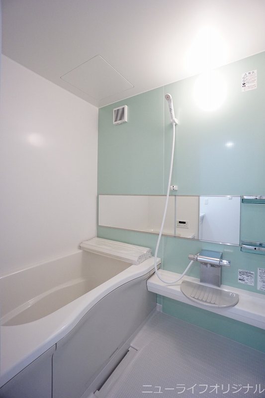 バス・シャワールーム　追い焚き機能付き、デザイン性にも優れたバスルーム☆