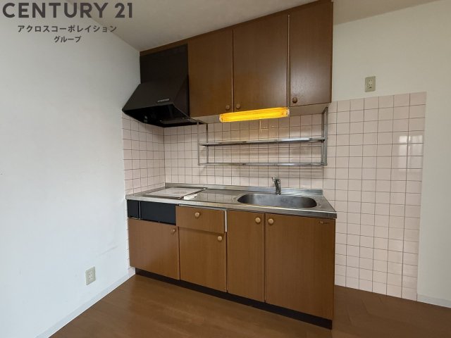 キッチン　壁付けキッチンでスペースを有効活用できます！２口IHコンロ付