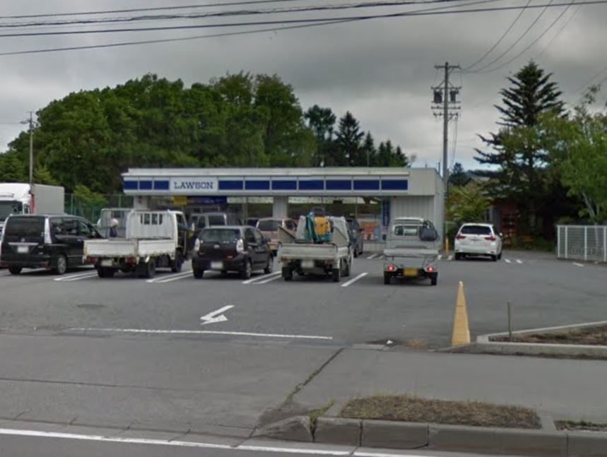 コンビニ　ローソン 軽井沢鳥井原店（コンビニ）まで893m