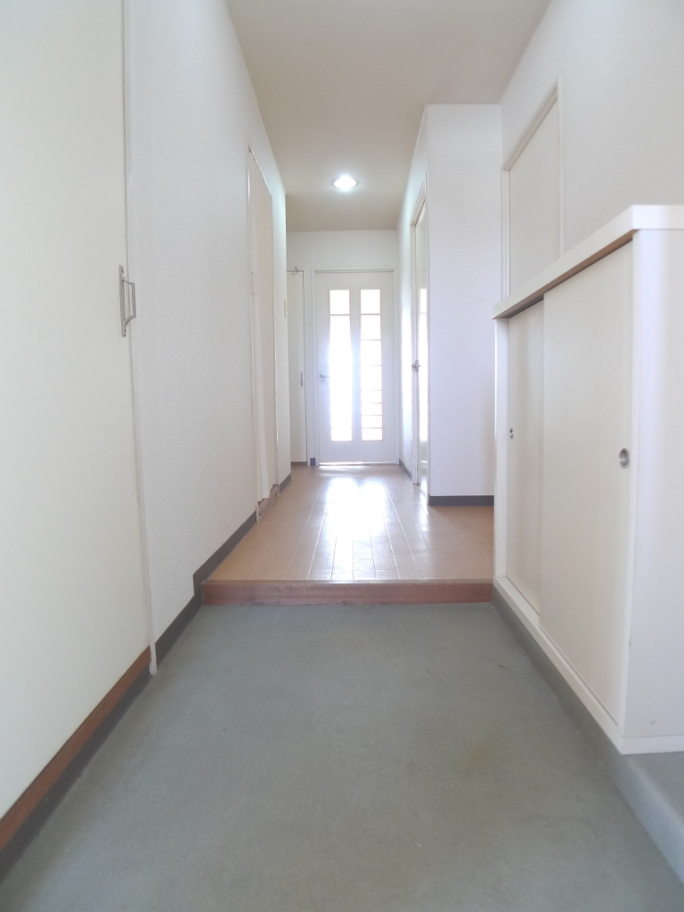 玄関　画像は604号室(3DK)