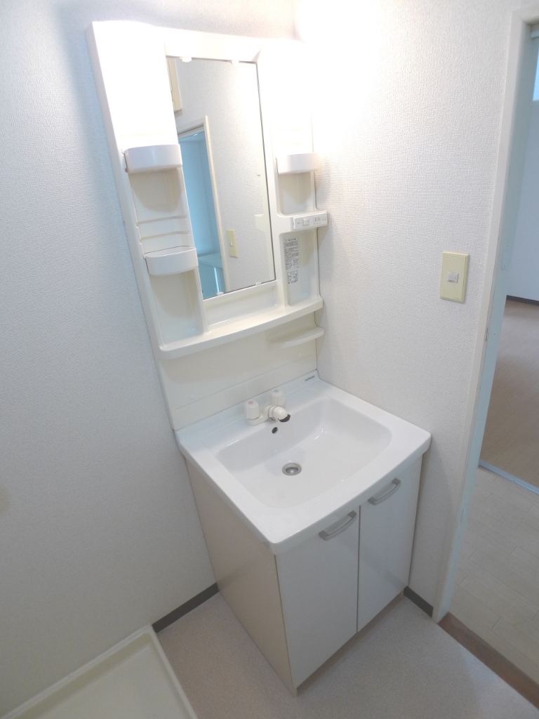 洗面設備　画像は604号室(3DK)