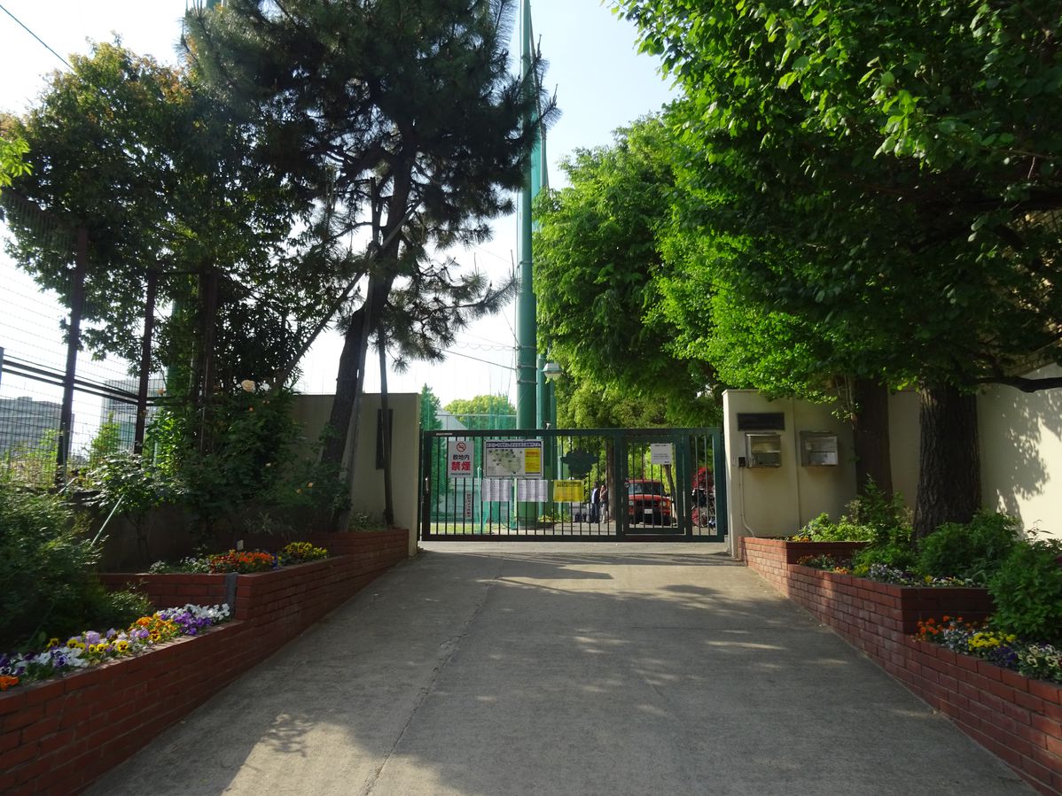 中学校　松濤中学校（中学校）まで606m