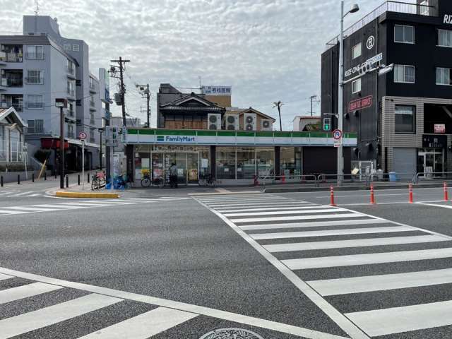 コンビニ　ファミリーマート（コンビニ）まで491m