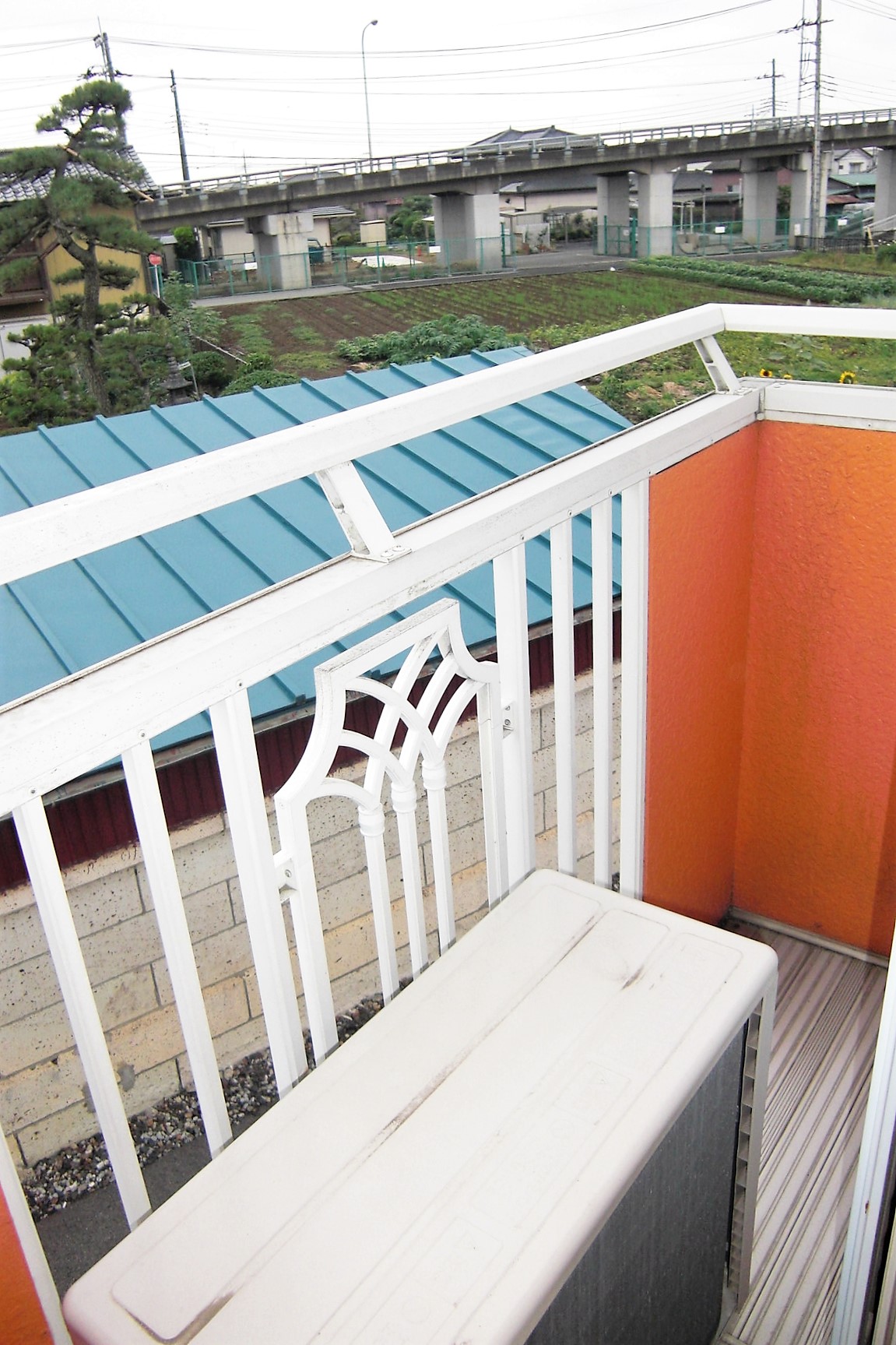 バルコニー　南面バルコニーで日当たり良好。