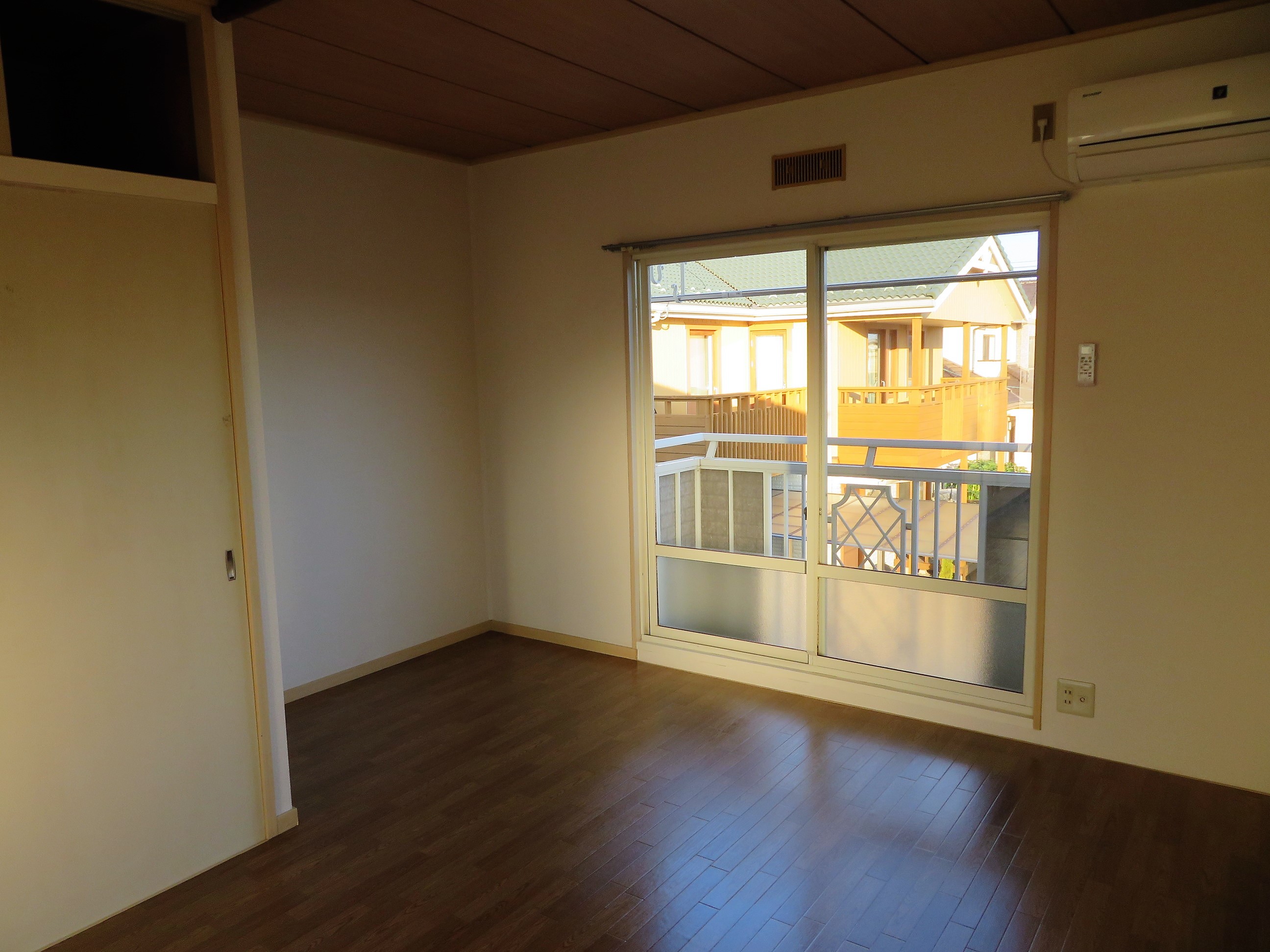 その他　エアコン１基付きで、夏冬快適です。
