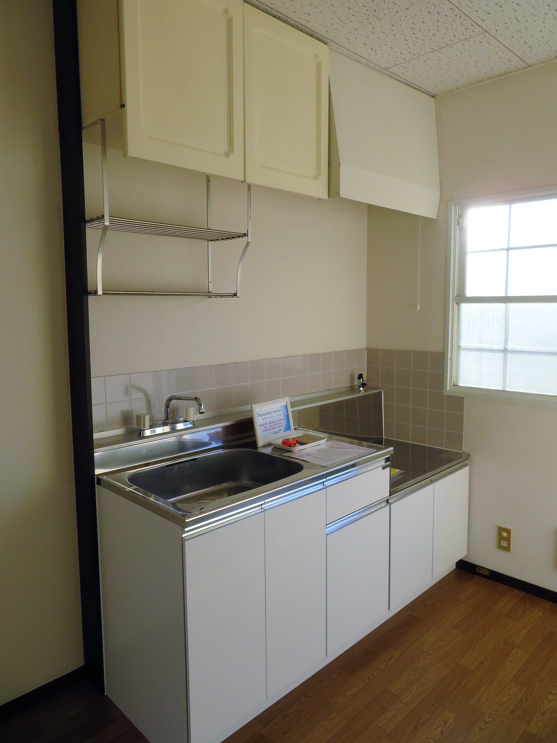 キッチン　独立型のキッチンです。窓もあり換気も出来ますね。