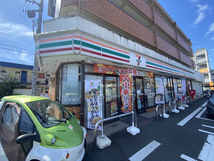 コンビニ　セブンイレブン（コンビニ）まで298m