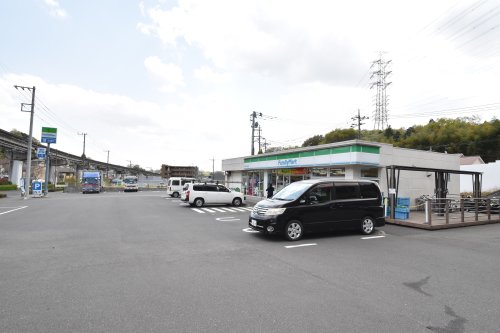コンビニ　ファミリーマート 天野谷戸公園前店（コンビニ）まで459m