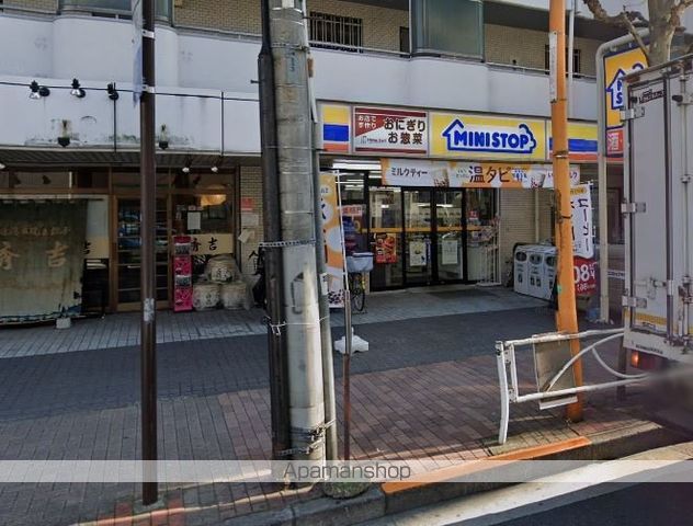 コンビニ　ファミリーマート（コンビニ）まで291m