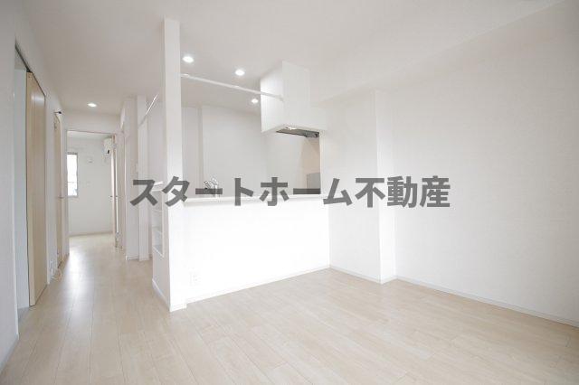 居室・リビング　こちらのリビングで趣味の時間をお楽しみください