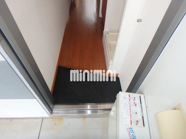 玄関　下駄箱も付いてます。