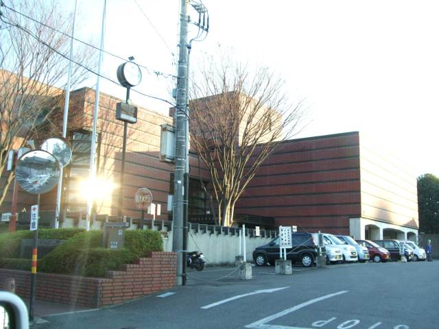 図書館　中央図書館（図書館）まで536m