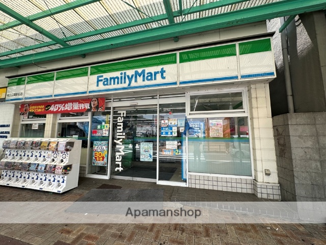 コンビニ　ファミリーマート枚方公園駅前店（コンビニ）まで381m