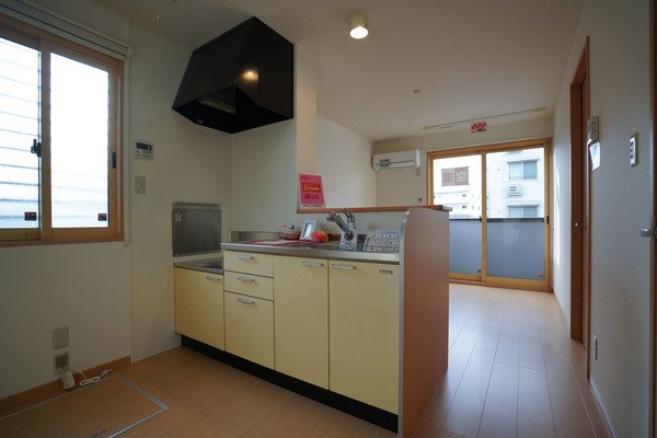 キッチン　同じ建物の別なお部屋