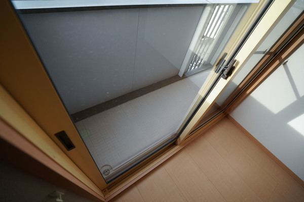 バルコニー　同じ建物の別なお部屋