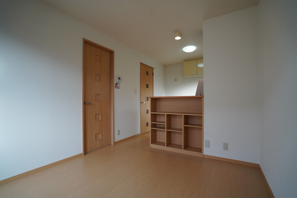 居室・リビング　同じ建物の別なお部屋