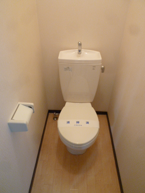 トイレ　別のお部屋の写真です。