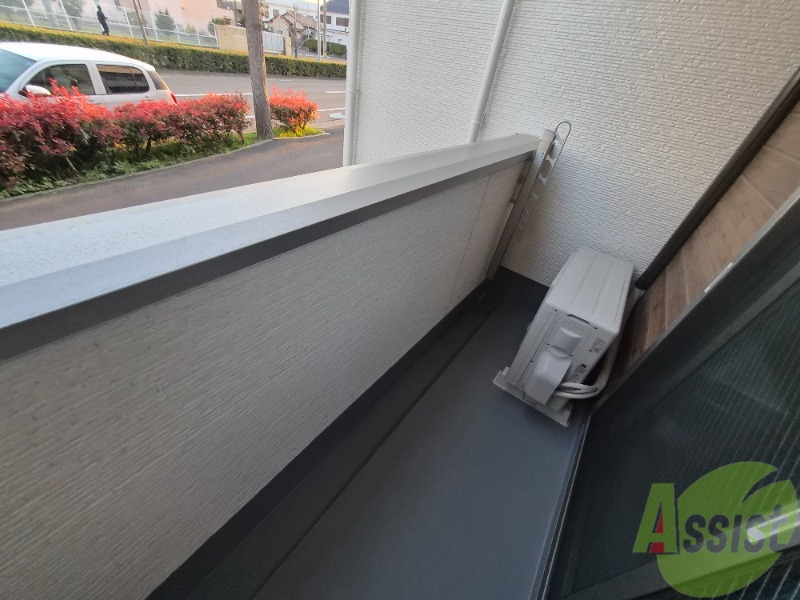 バルコニー　ベランダはよく日が当たり気持ちの良い空間です。