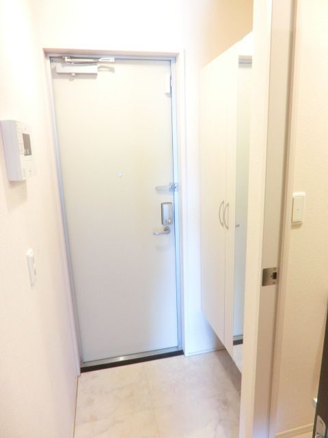 玄関　シューズボックス付きです。