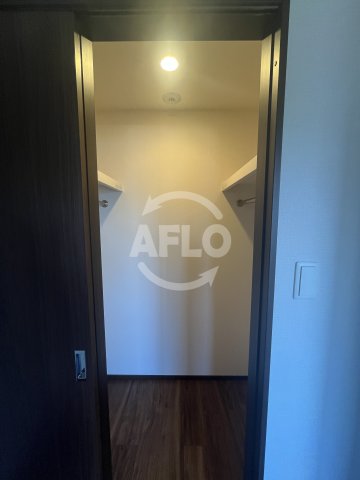 収納　スプランディッド新大阪V　ウォークインクローゼット