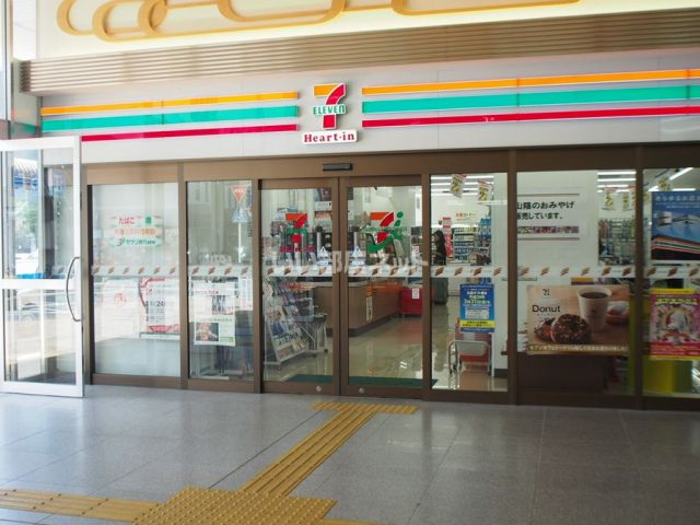 コンビニ　セブンイレブン　松江朝日町店（コンビニ）まで999m