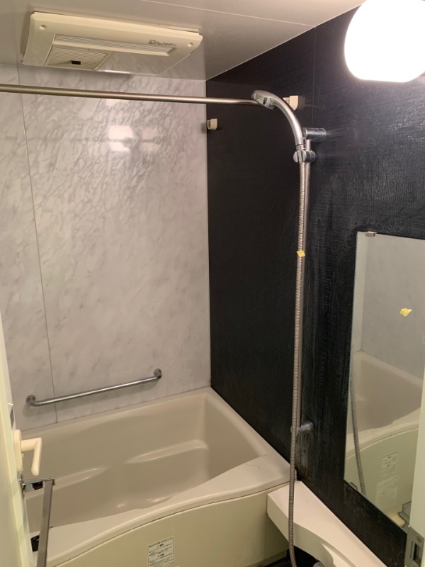 バス・シャワールーム　追い焚き機能付き♪