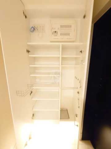 収納　別部屋　同一間取りの参考写真になります。