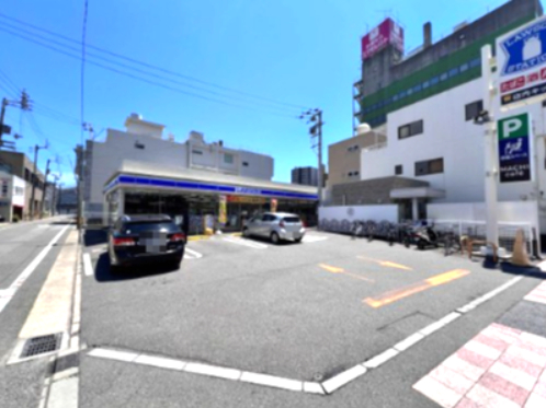 コンビニ　ローソン 徳島両国本町店（コンビニ）まで237m