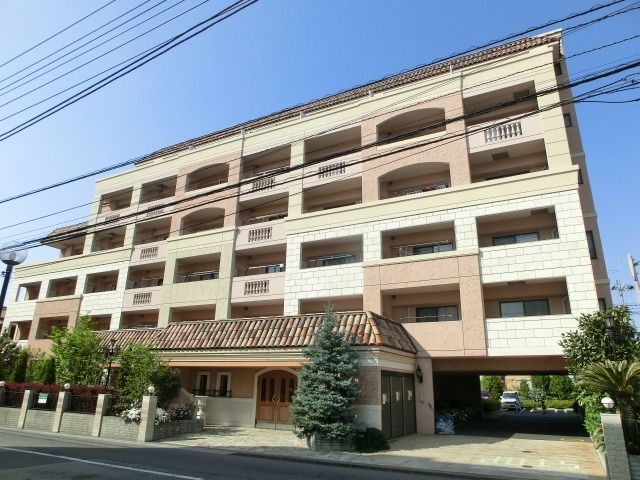 建物外観　駅徒歩５分　２００７年築