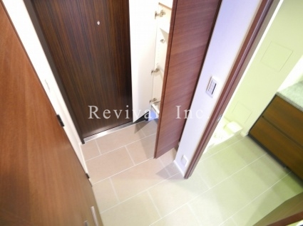 玄関　玄関収納も豊富にございます