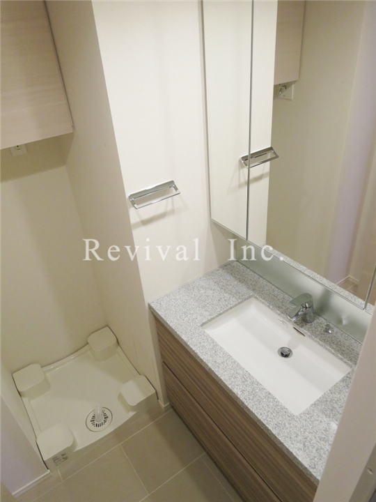 洗面設備　毎日の見出しなみチェックに必須ですね