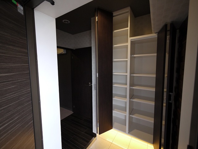 玄関　落ち着いた玄関です