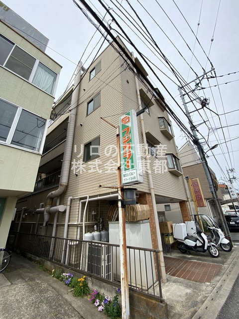 建物外観　インターネット使用料無料なお部屋です。