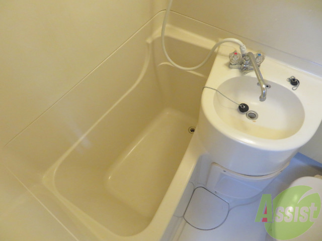 バス・シャワールーム　バスルームはこちらです。広々としてゆったり休めます。