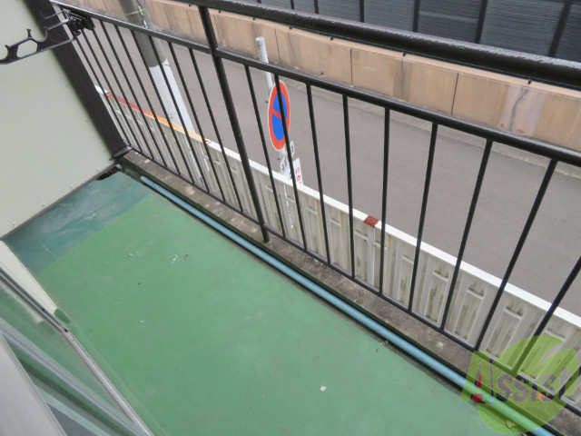 バルコニー　バルコニーは幅があり、広い印象を受けました。